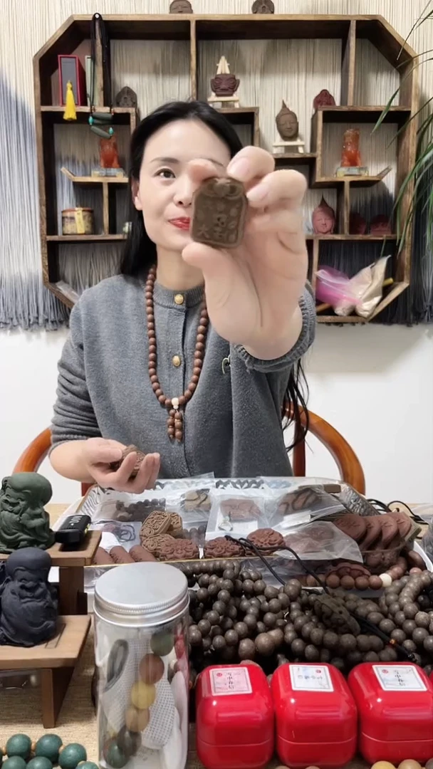 【闪购商品】泥塑鹅梨大吉大利牌