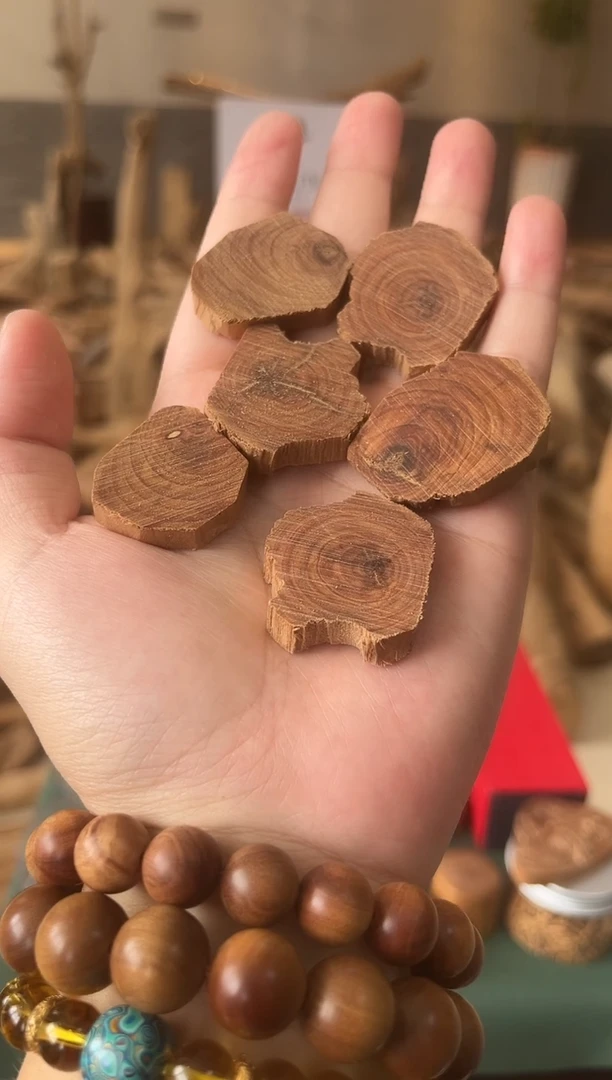 檀香木其他正区老山檀 原材片片 品香熏香 随机发一片 01号
