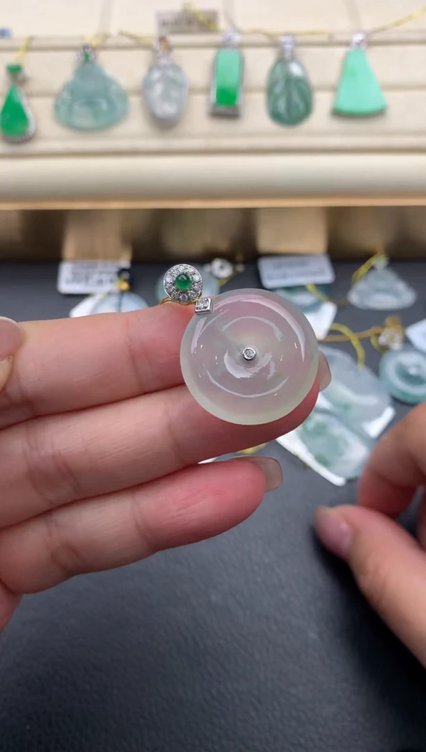 翡翠18K金镶嵌颈饰A868