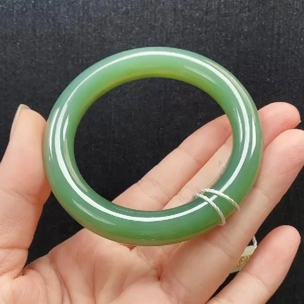 【壹世臻选】天然和田玉粉绿猫胖圆手镯丨多样性发一丨