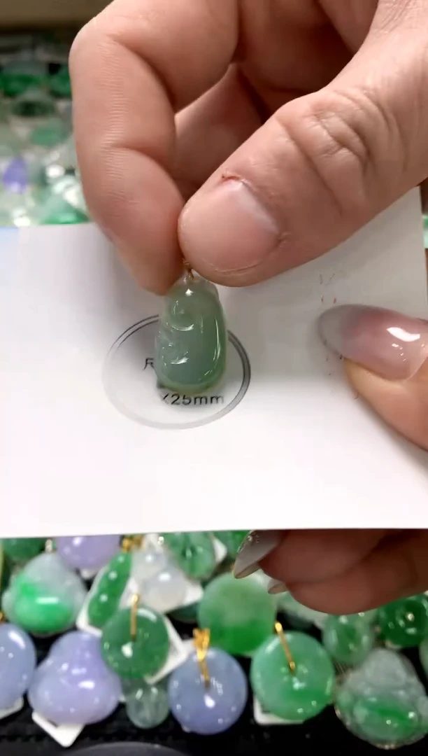 颈饰18K金镶嵌翡翠1111111111111111