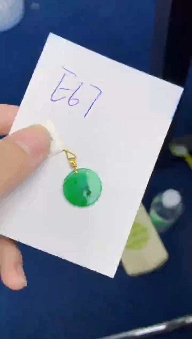 翡翠18K金镶嵌颈饰0000000000