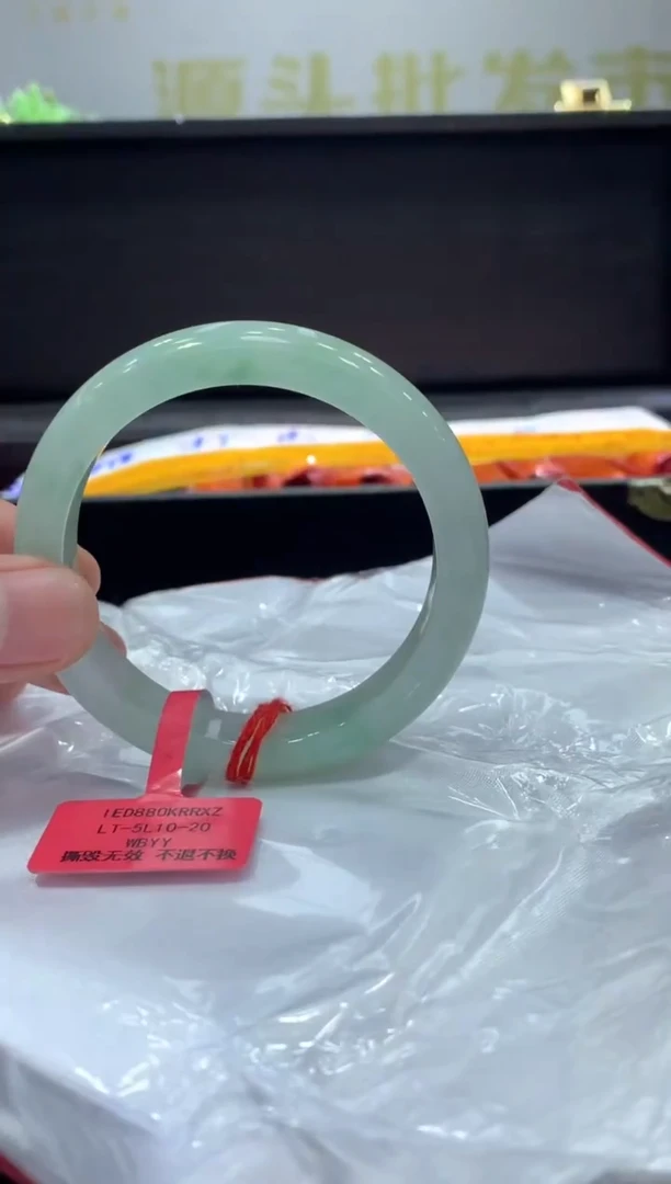 未镶嵌手镯翡翠翡翠手镯