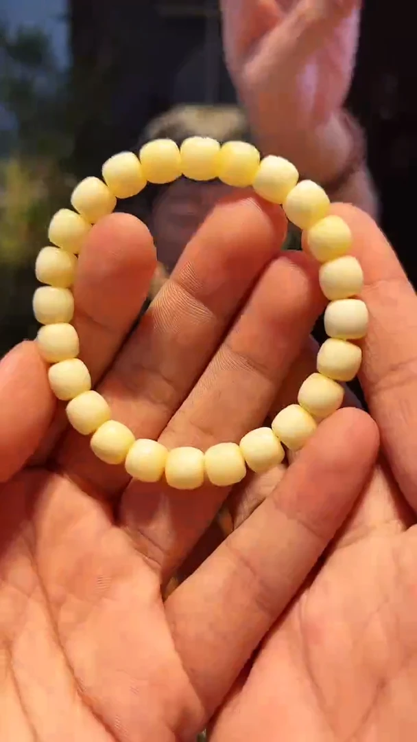 【闪购商品】蜜蜡手串未镶嵌8+(瓷白蜡)
