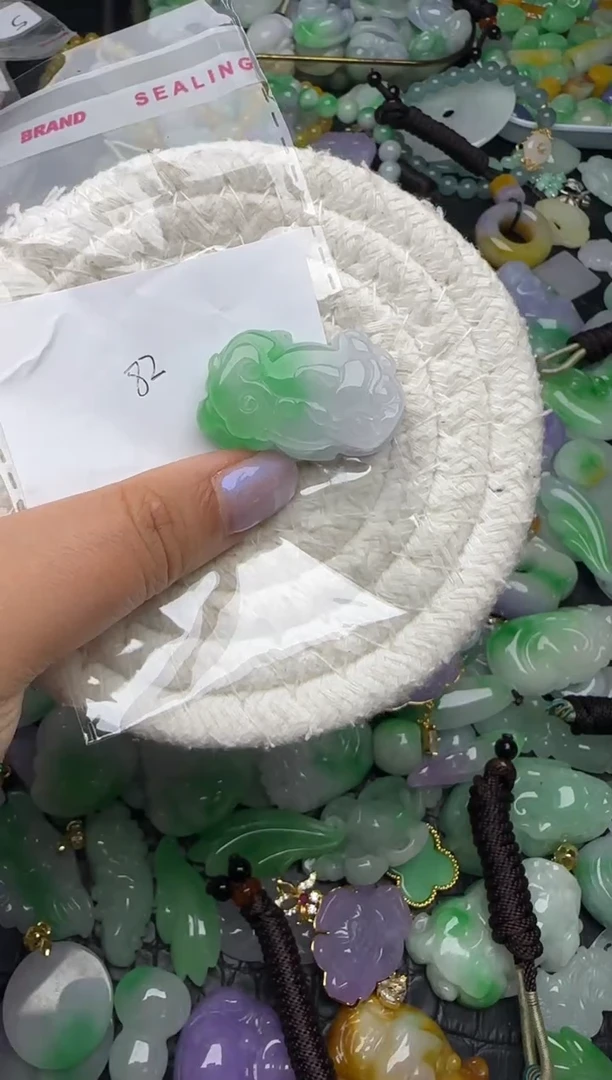 颈饰未镶嵌翡翠缅甸翡翠吊坠