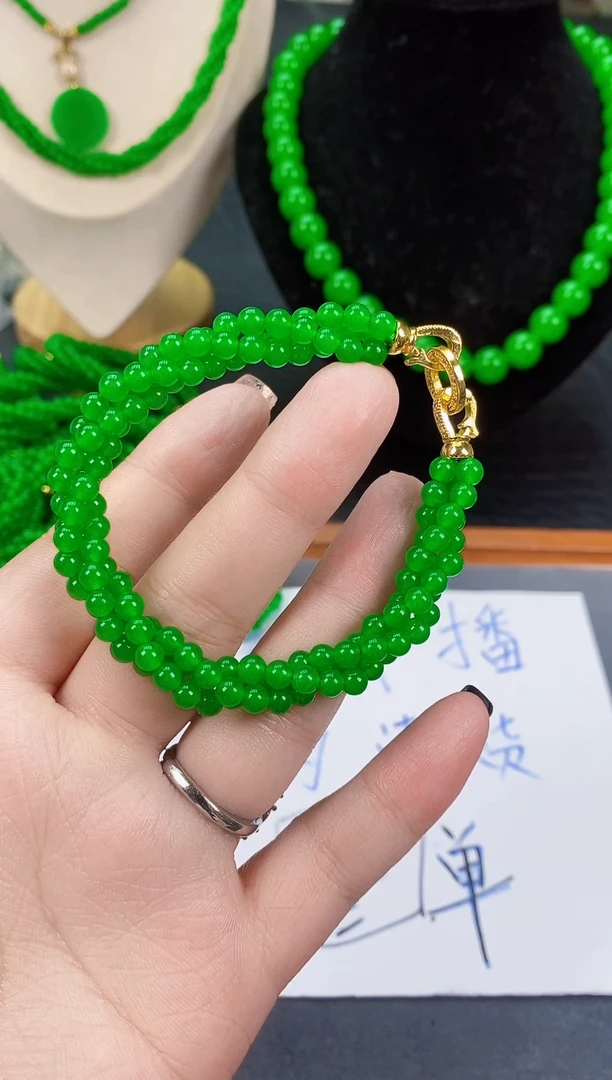 翡翠未镶嵌耳饰三圈手串
