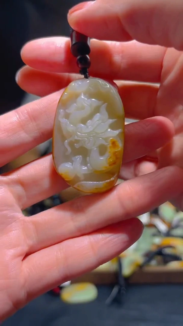 和田玉未镶嵌颈饰`