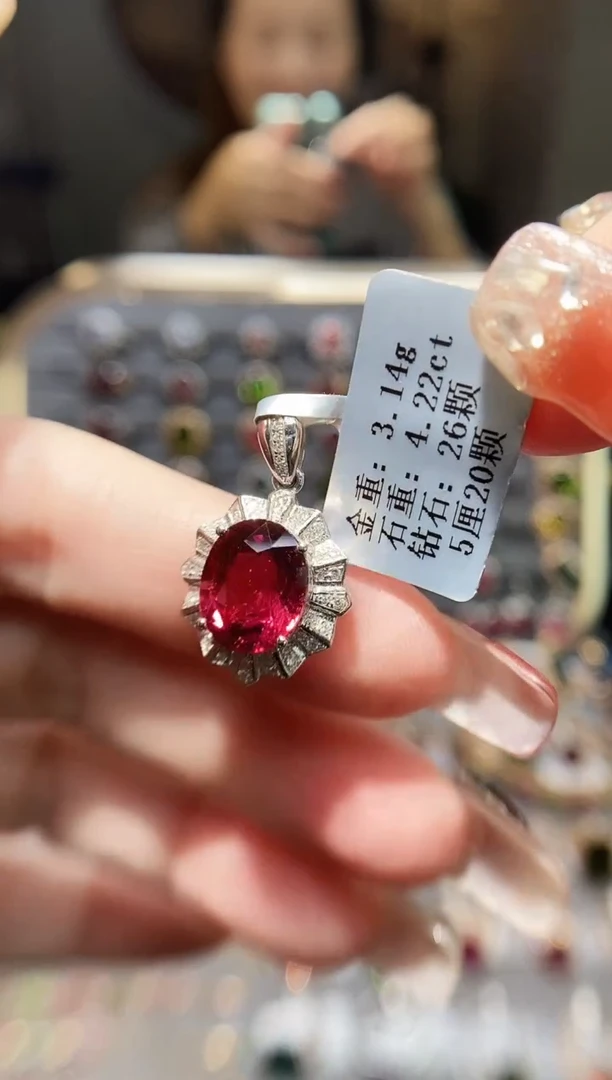 颈饰18K金镶嵌碧玺4.22