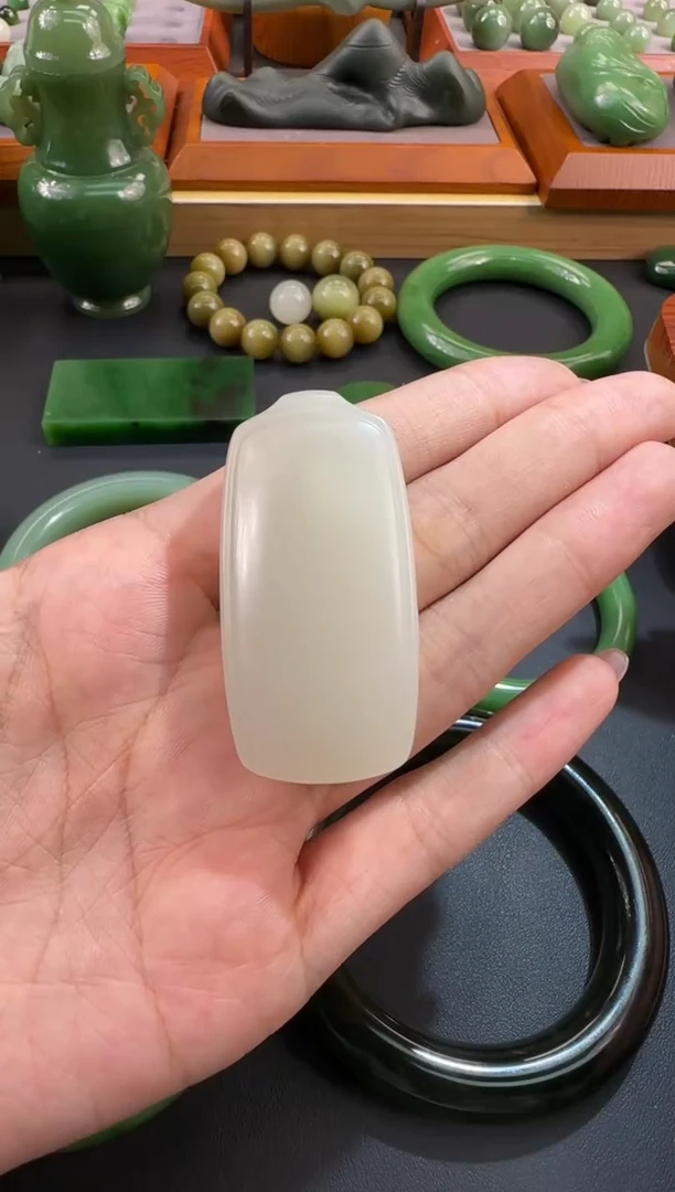 颈饰未镶嵌和田玉小**光吊坠