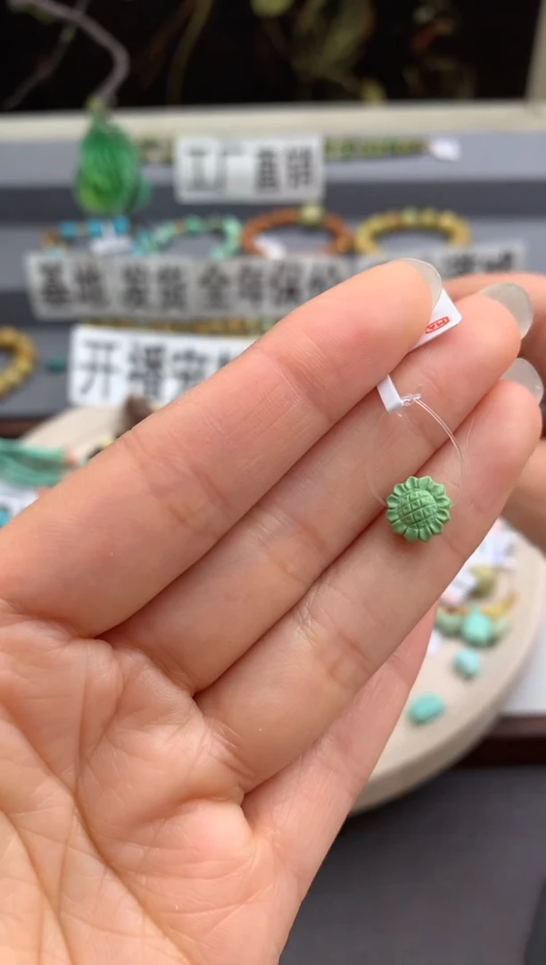 未镶嵌精工雕刻南红玛瑙茜.C65