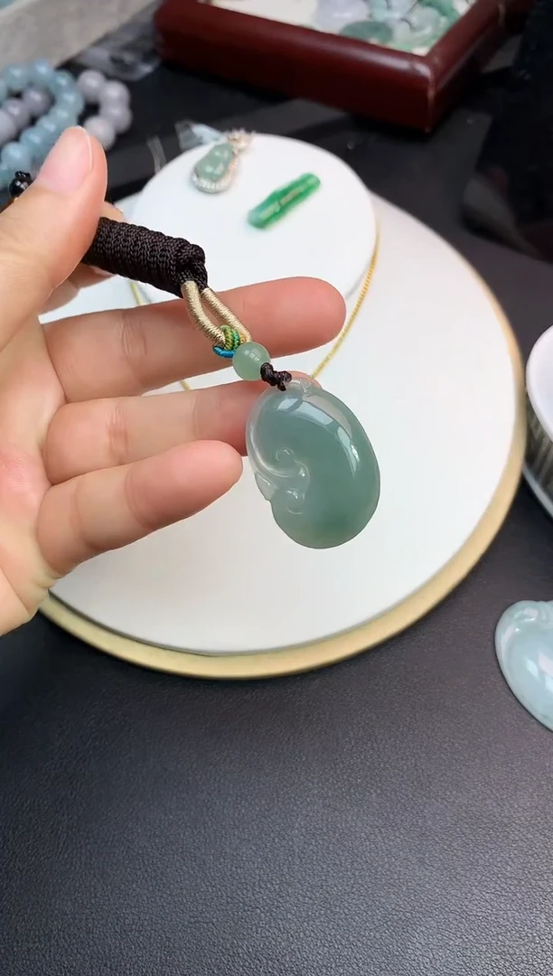 颈饰未镶嵌翡翠吊坠