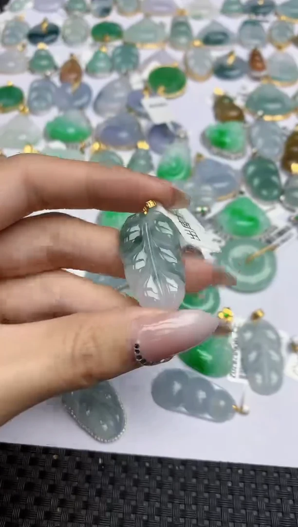 【闪购商品】翡翠颈饰18K金镶嵌天然翡翠A货