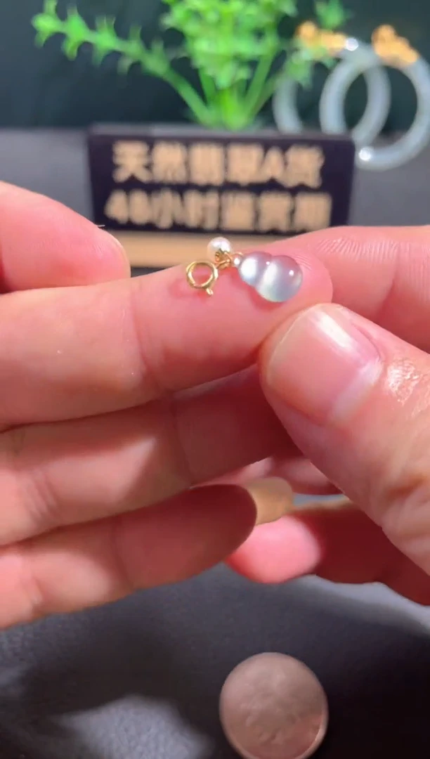 翡翠18K金镶嵌颈饰翡翠