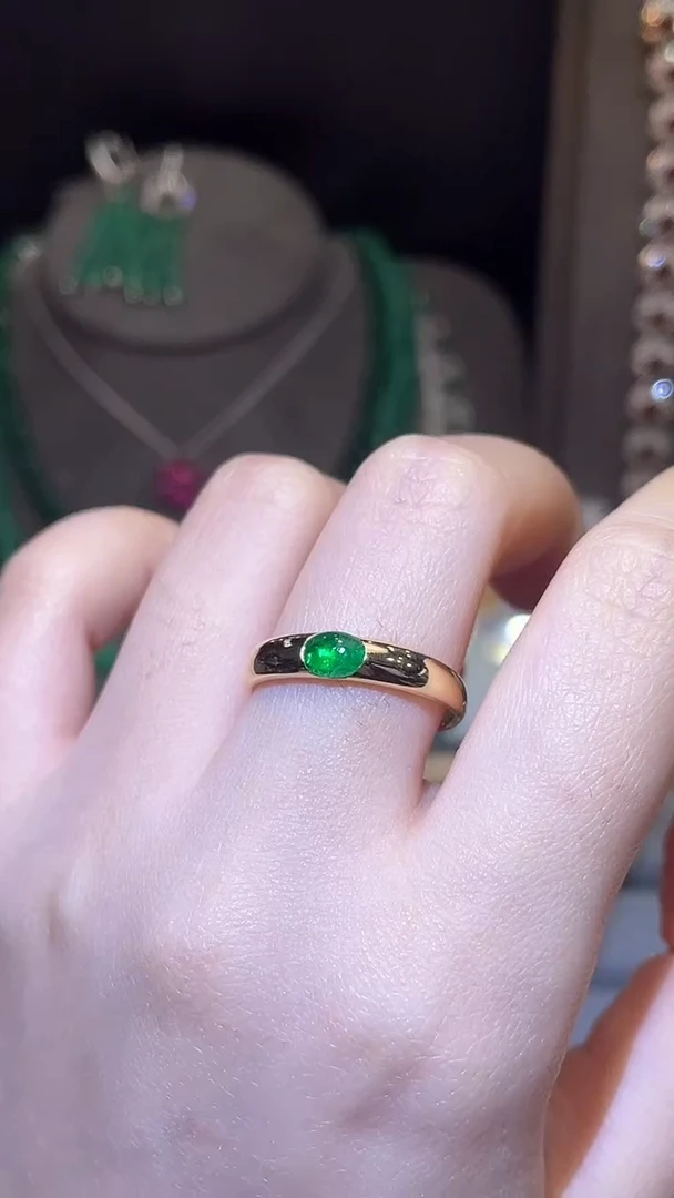 祖母绿戒指18K金镶嵌斯瓦特0.45ct
