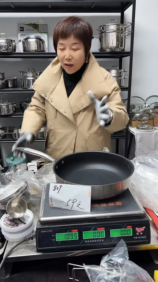 304明***好不锈钢28*7.5不沾煎锅复底玻璃盖809