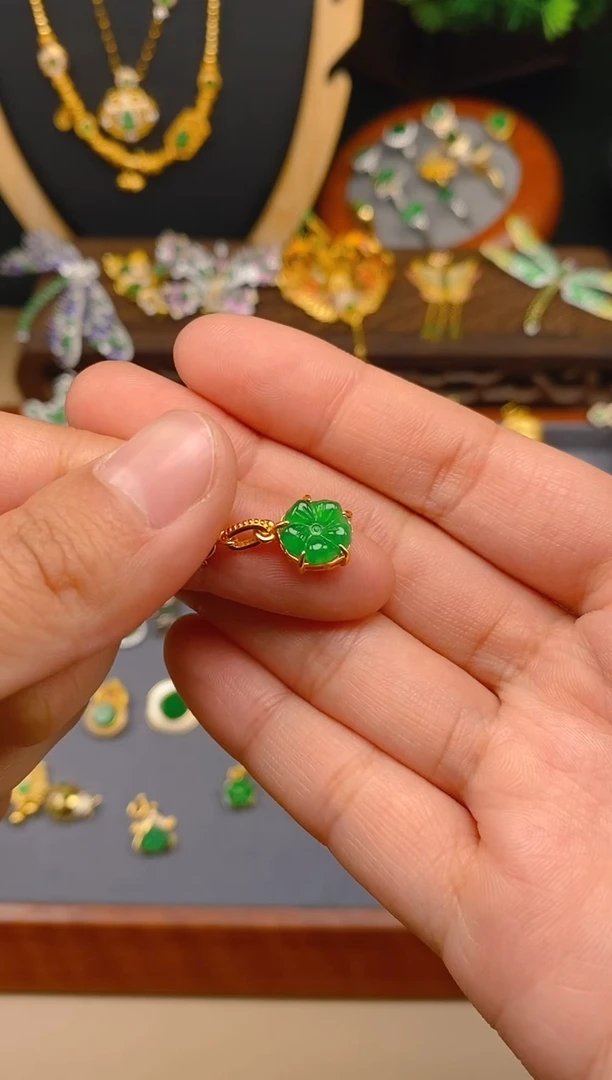 【闪购商品】翡翠吊坠(不含链)银S925镶嵌花花吊坠