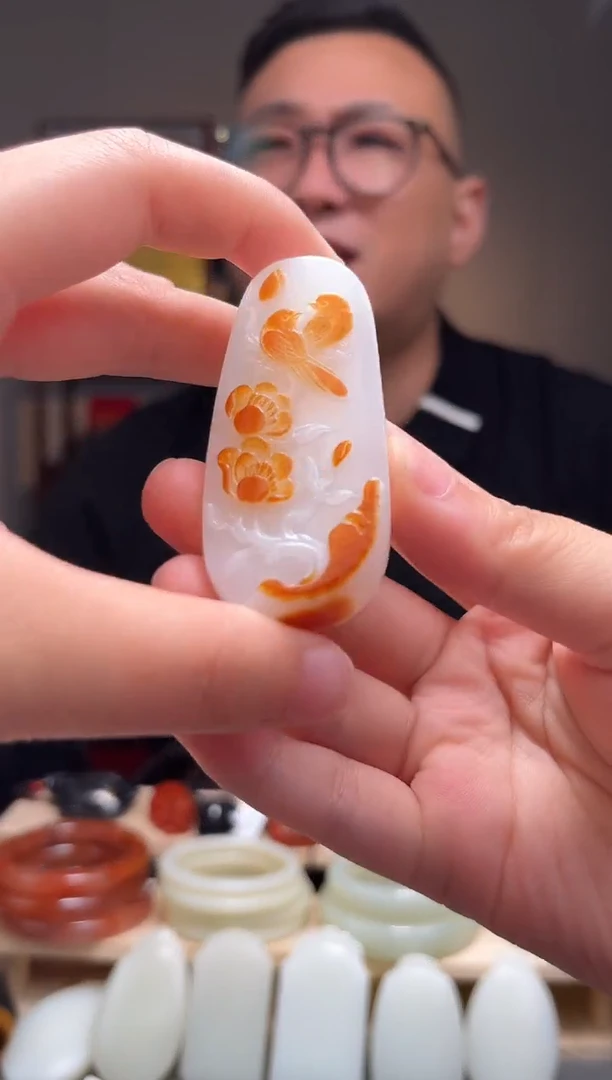 颈饰未镶嵌和田玉吊坠