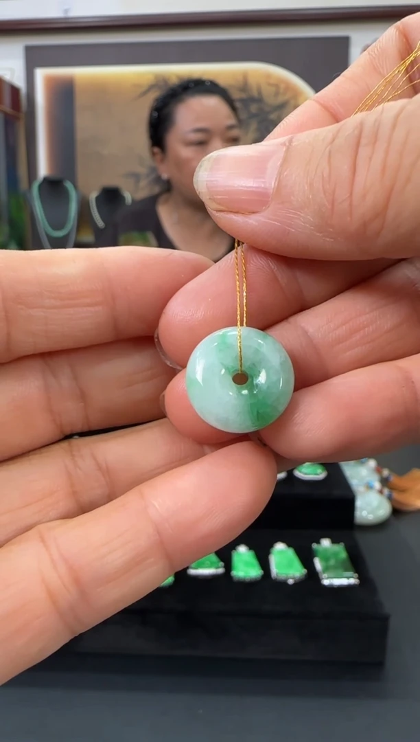 翡翠未镶嵌颈饰 2号平安扣福利价不退
