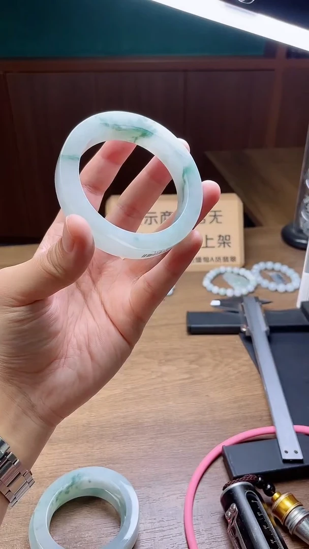 定制翡翠手镯未镶嵌萍**逢定制