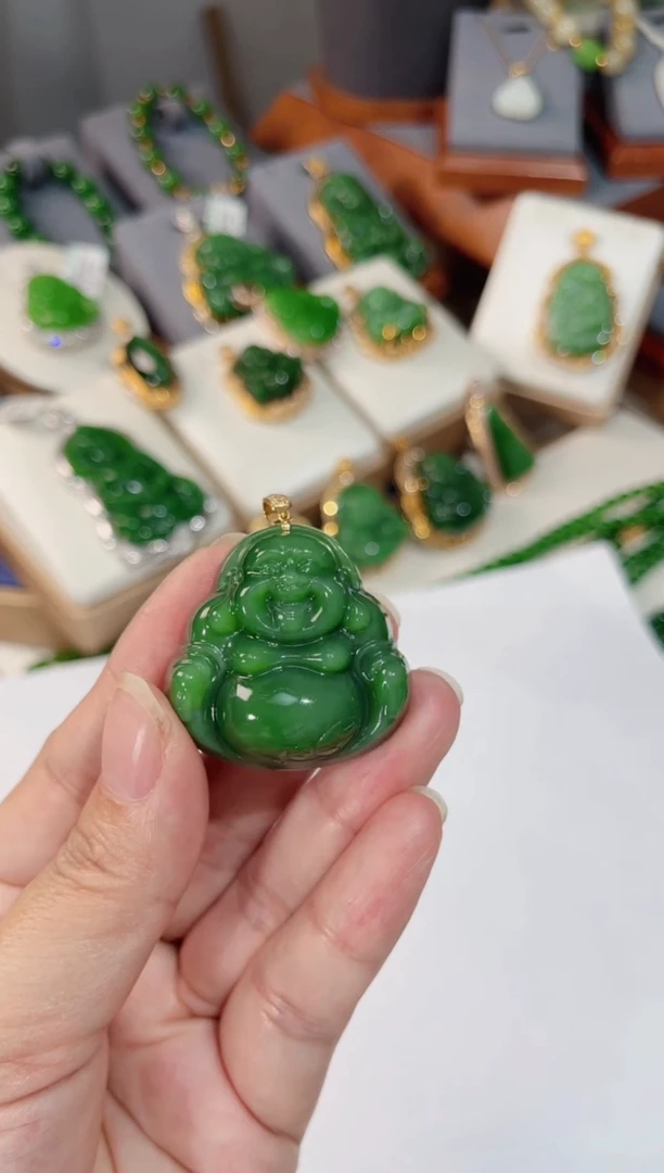 颈饰18K金镶嵌和田玉肚里藏金 佛公