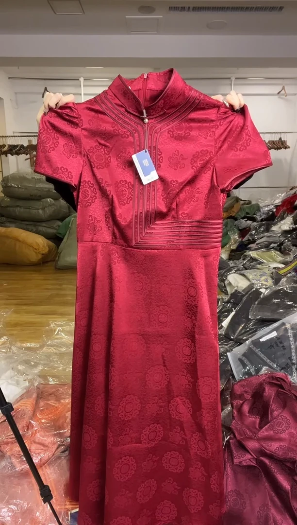 浅色连衣裙       XL码      115-125斤