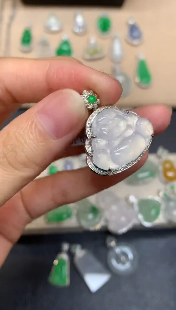 颈饰18K金镶嵌翡翠佛公【无服务费