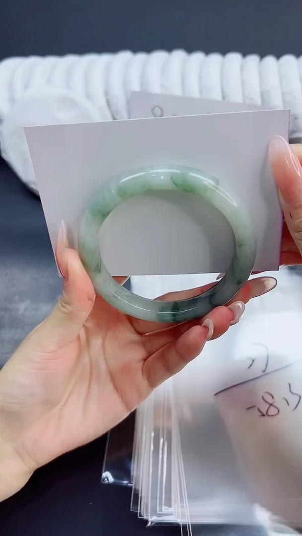 未镶嵌手镯石英质玉27/58.3