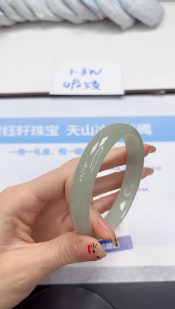 未镶嵌手镯石英质玉201-6.3.2