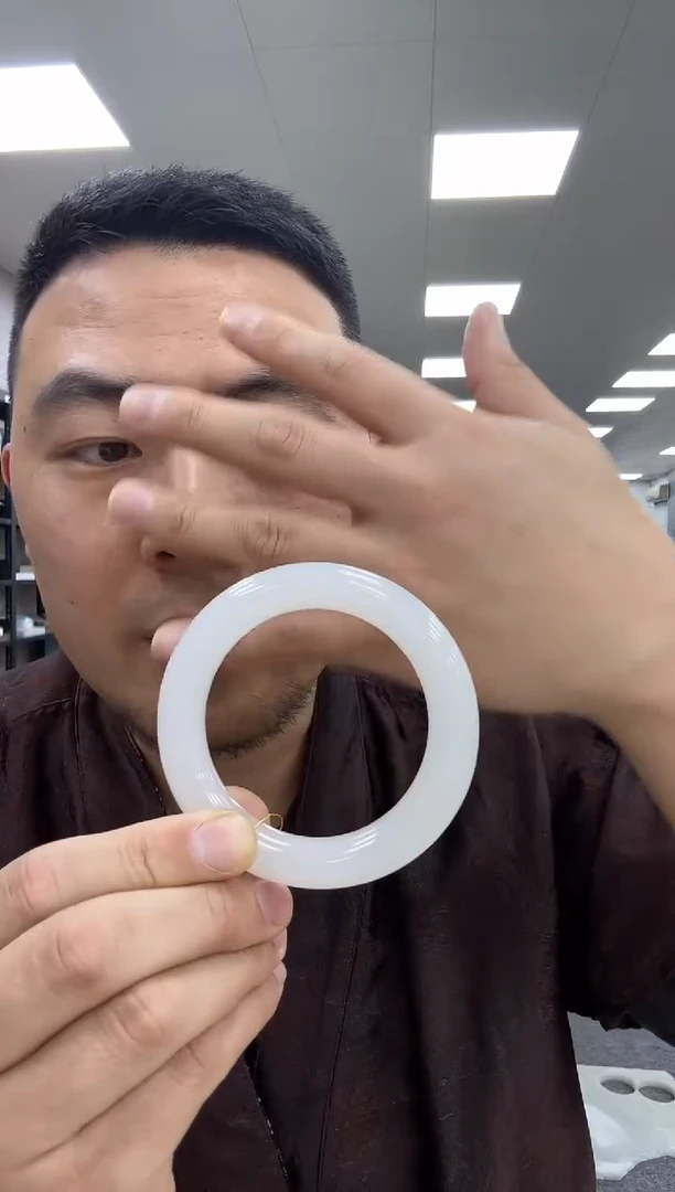 【闪购商品】和田玉手镯未镶嵌55-56  484圆条