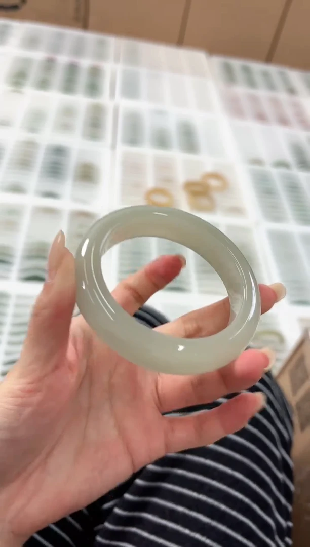 未镶嵌手镯石英质玉51-61D