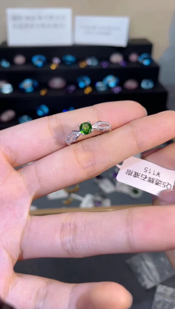 银S925镶嵌透辉石戒指天然宝石