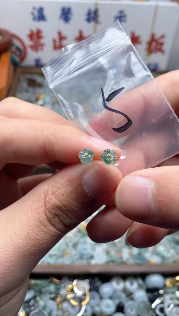 【闪购商品】翡翠颈饰未镶嵌哥哥
