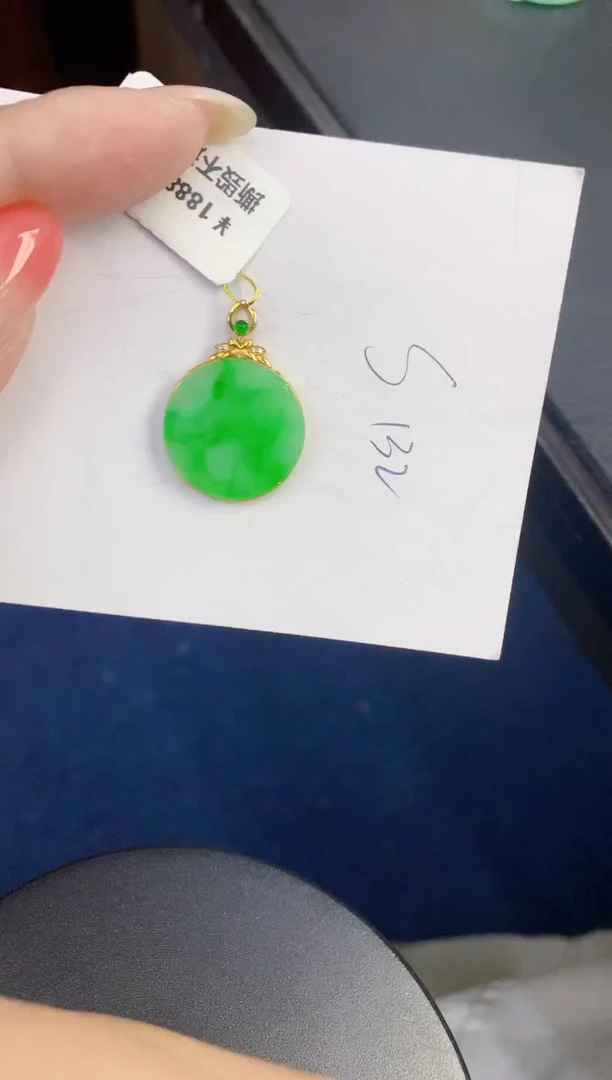 翡翠18K金镶嵌颈饰缅甸天然翡翠A货