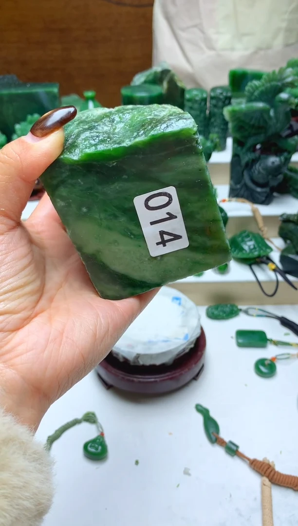 未镶嵌和田玉摆件1