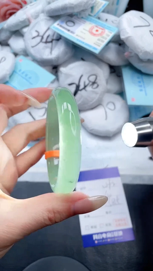 【闪购商品】石英质玉手镯未镶嵌7V292-58