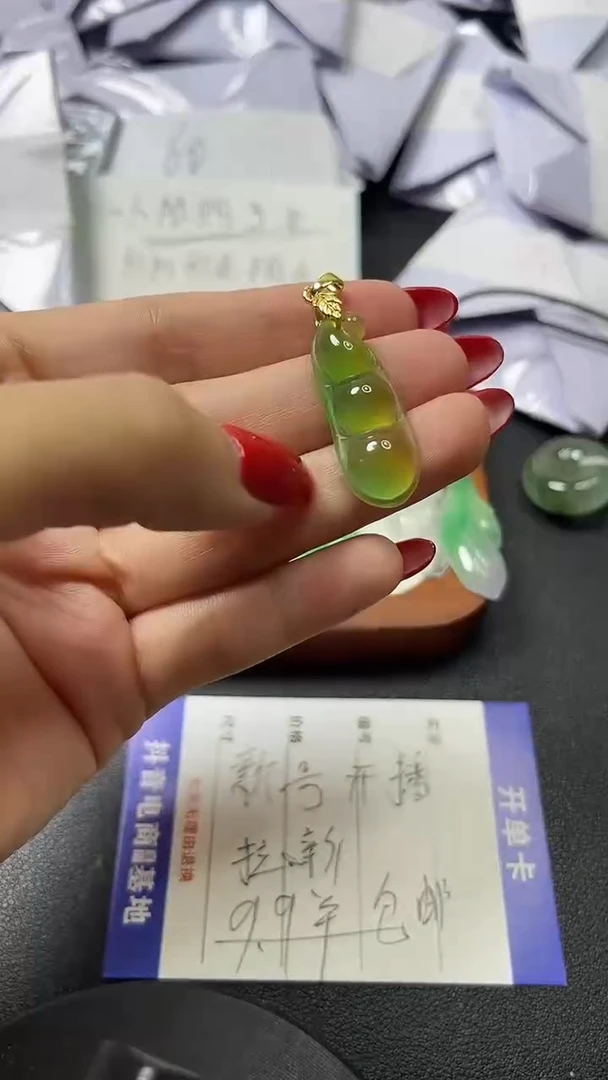翡翠未镶嵌颈饰料裴翠时尚女士精品吊坠