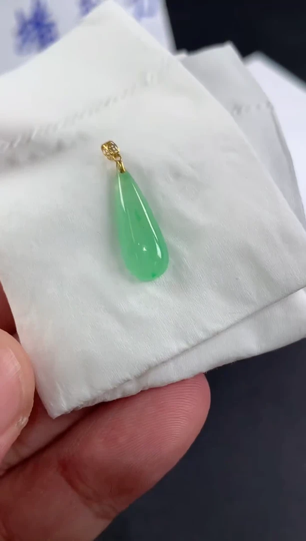 颈饰18K金镶嵌翡翠鑫****e翡翠