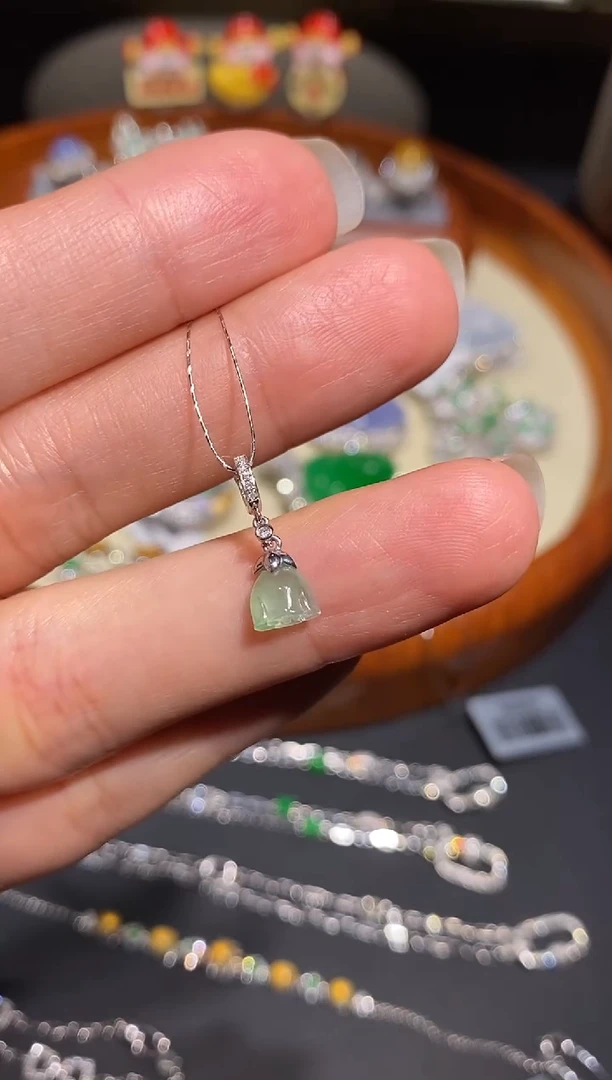 【闪购商品】翡翠吊坠(不含链)18K金镶嵌吊坠