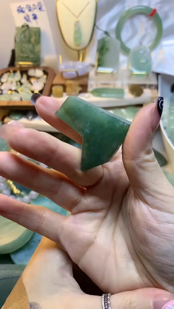 未镶嵌挂件翡翠缅甸A货翡翠,没有运费险,有纹有裂