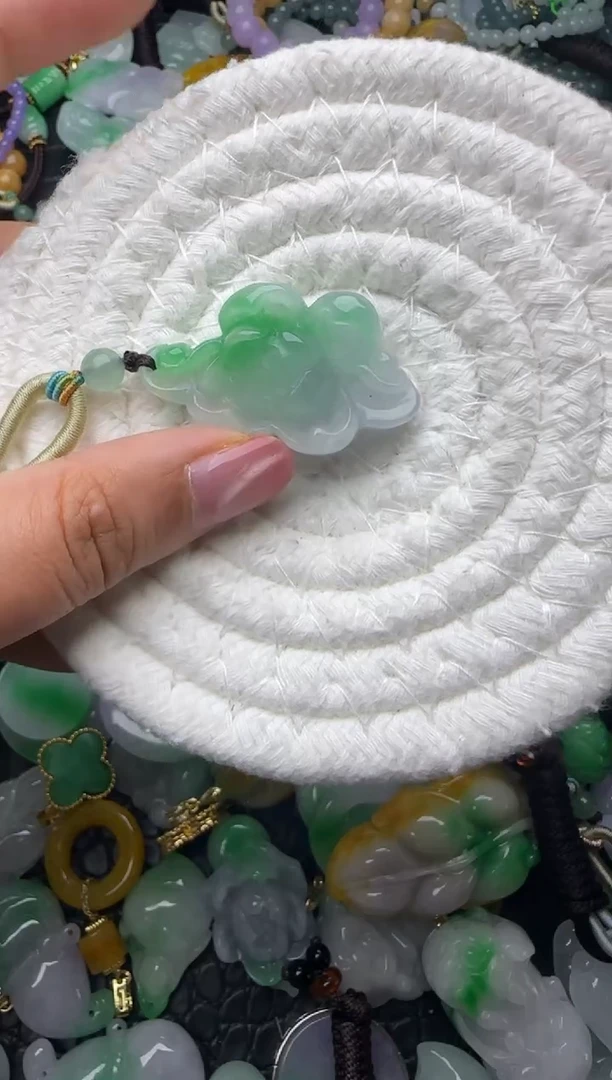 颈饰未镶嵌翡翠缅甸翡翠吊坠