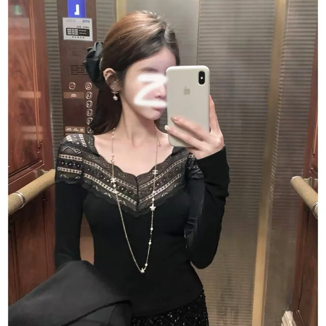 V领蕾丝拼接长袖T恤女冬季性感修身显瘦高级感打底衫