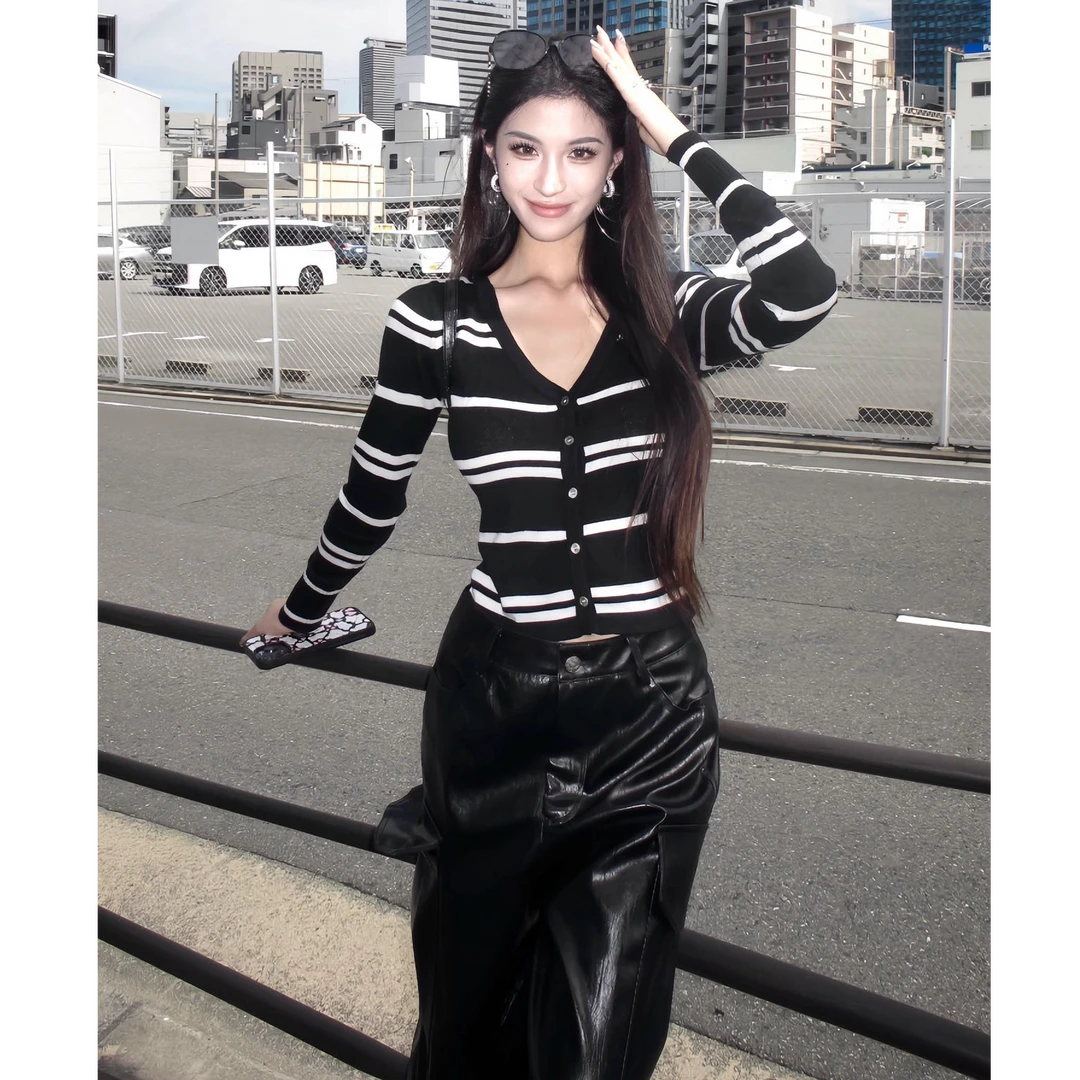 性感辣妹条纹针织上衣后背镂空设计感洋气休闲百搭气质宽松裤子女