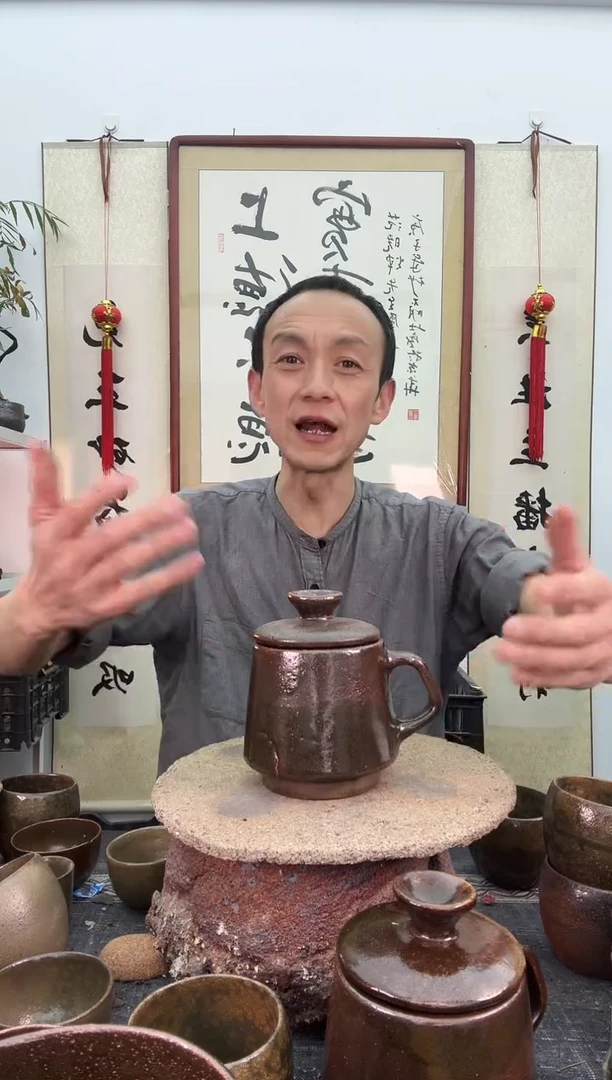 【闪购商品】瑕疵红色带盖马克杯400毫升