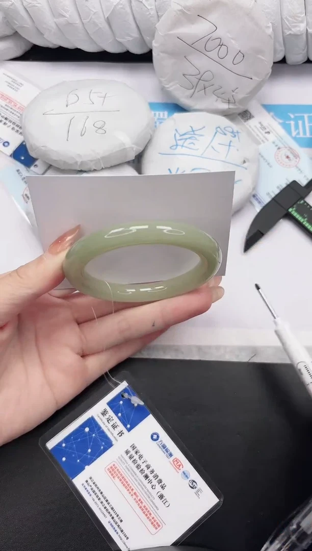 未镶嵌手镯石英质玉70-54.6DY