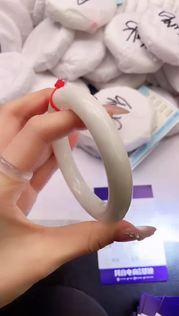 【闪购商品】和田玉手镯未镶嵌25K163-60