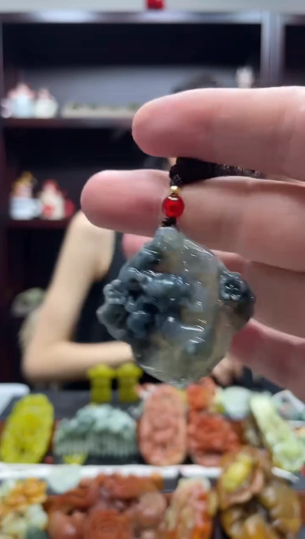 岫玉未镶嵌吊坠·
