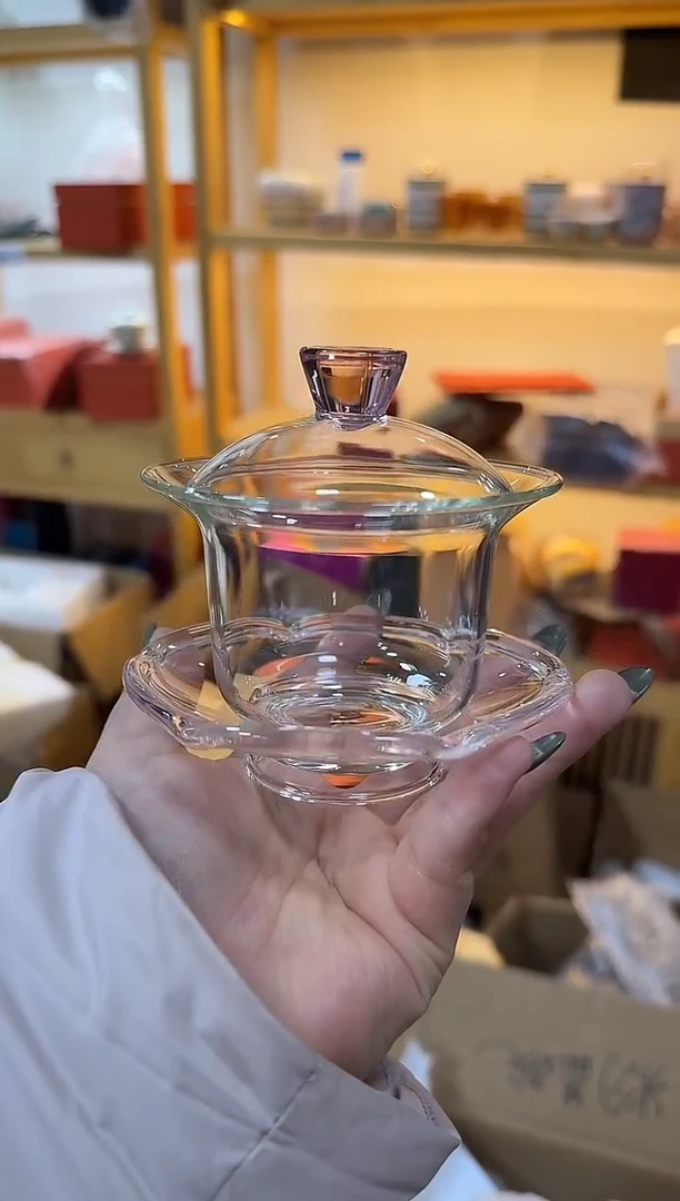 粉色马蹄描边盖碗