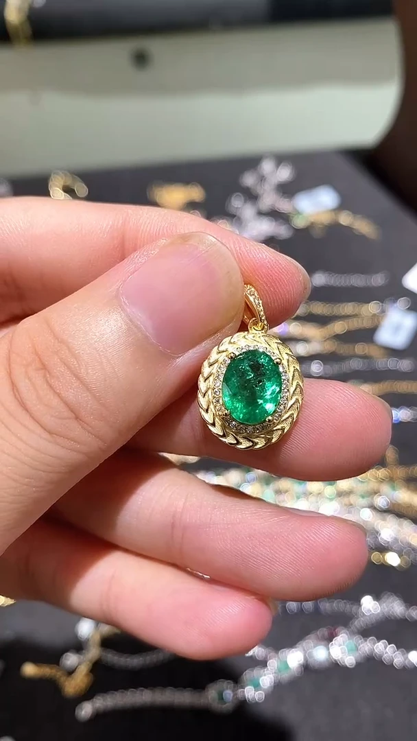 银S925镀金镶嵌颈饰祖母绿吊坠