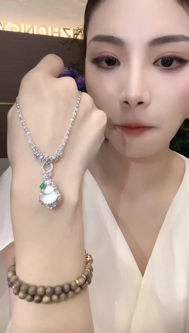 吊坠(不含链)18K金镶嵌翡翠A85