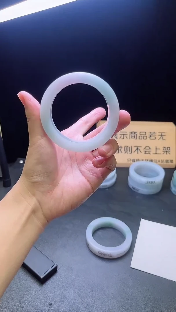 未镶嵌手镯定制翡翠用**光定制